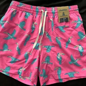 NWT Chubbies Pink Tropical Swim Shorts M 5.5” Inseam - Mesh Liner